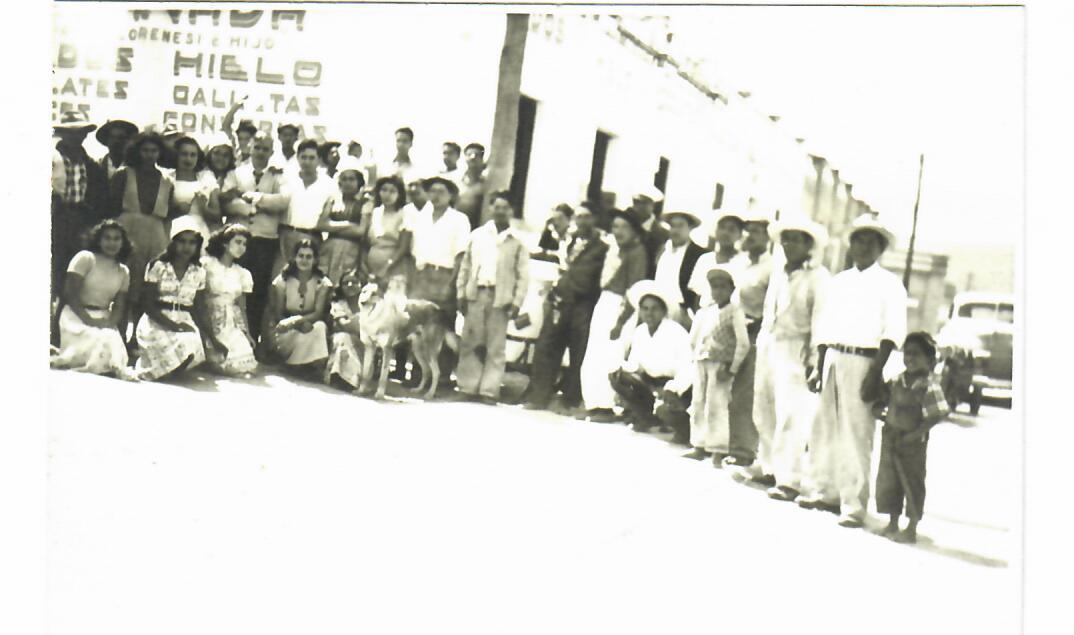 Empleados y familias de Fábrica Granada en Calle México